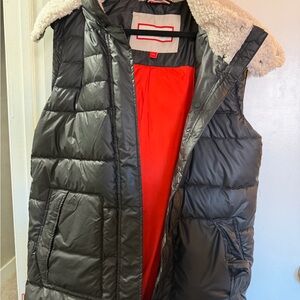 Hunter Black and Red Puffer Vest